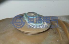 開(kāi)關(guān)柜母排絕緣子沿面放電痕跡